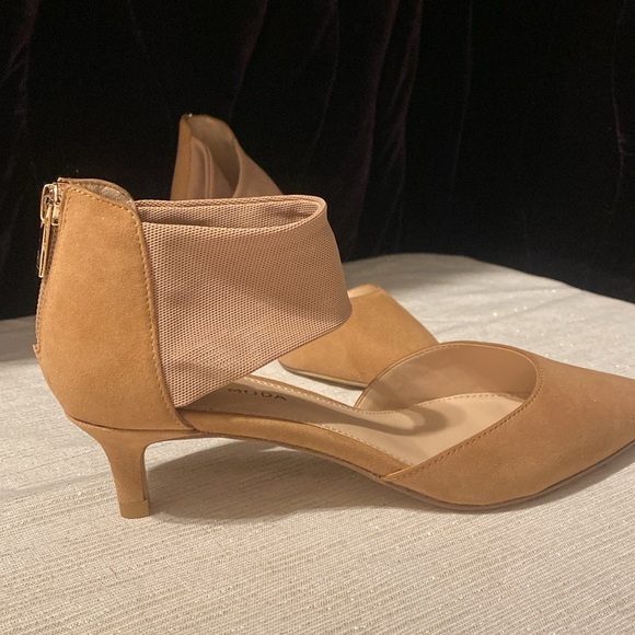 PELLE MODA - women’s heels tan and cream color size 6 M - Picture 8 of 10